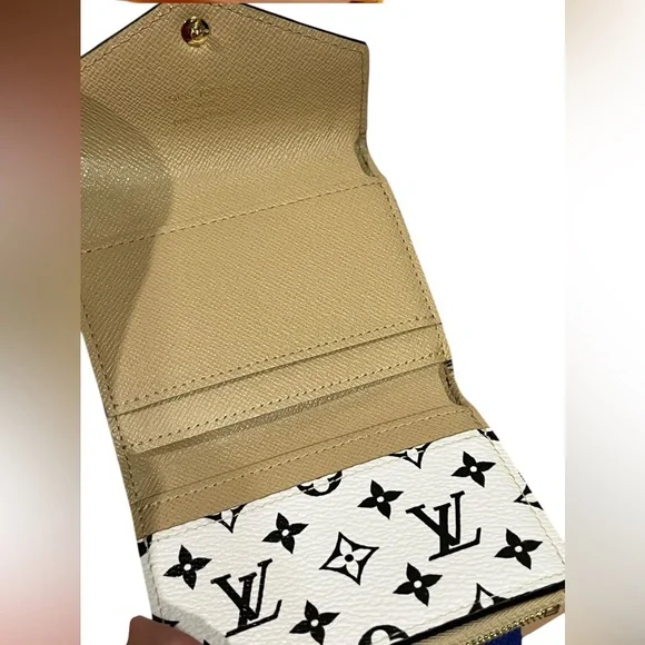 Louis Vuitton Limited Edition - Zoe Trifold Compact Wallet. Excellent w/COA - Picture 3 of 5